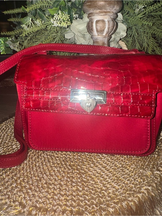 Brighton Handbags - LIKE NEW Brighton Croc-Textured Bag with Adjustable Strap & Heart Lock heart ❤️